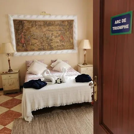 Le Petit Paris 2* 페렐