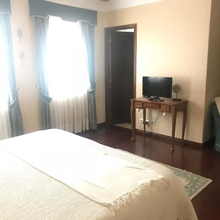 Le Petit Paris 게스트하우스 페렐
