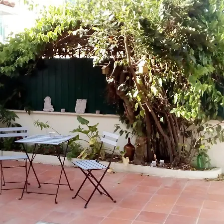 Le Petit Paris Pensión Ferrel (Leiria)